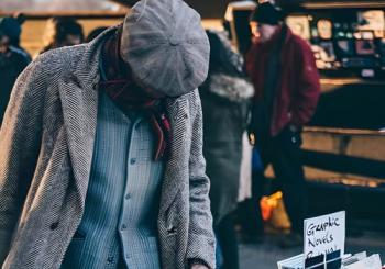 Paris Flea Market Small-Group Guided Tour with Chats and Antiques Dealers