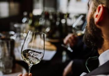 Cata de iniciación de vinos y degustación de Ibéricos en VinoPremier Madrid