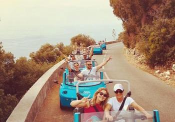 Visite de la Riviera française en coupé miniature en Nice