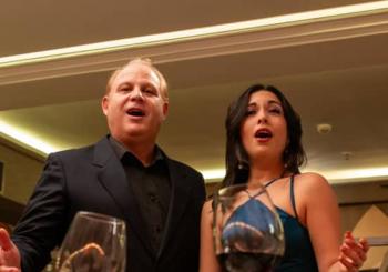 Una cena cantada: menú y espectáculo de lírica en El Café de la Ópera en Madrid