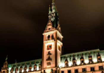Interactive Mystery Hunt: Murder by the City Hall in Hamburg (available in English)