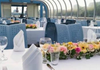 Berlin: 2,5-stündige Dinner-Kreuzfahrt auf der MS Der Fliegende Holländer Berlin