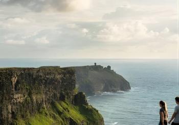 Cliffs of Moher walk with local farmer. Clare. Guided. 3 hours en Galway