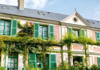 Giverny's Monet House & Versailles Palace Day Trip from Paris