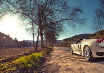 Al volante de un Ferrari o Corvette, la adrenalina de la velocidad Chiva