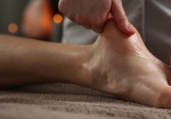 Masaje de pies: alivio y equilibrio con reflexología podal Cornellà de Llobregat