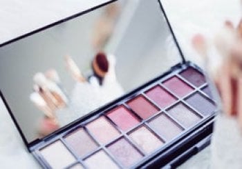 Maquillaje perfecto en casa: aprende trucos de forma fácil y práctica en Madrid