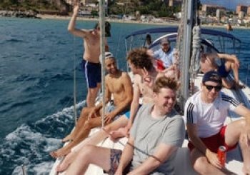 Excursión privada en velero por el Mediterráneo en Barcelona
