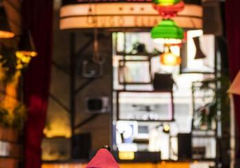Vermuteo de comedia en GUZZO en Barcelona