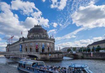 Berlin: 1-stündige historische Stadtrundfahrt ab Nikolaiviertel