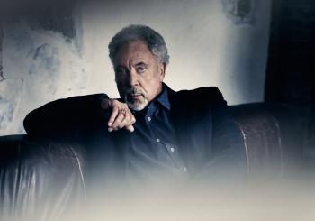 Tom Jones - COME GATHER ROUND 2026 | Ticket + Hotel Frankfurt am Main
