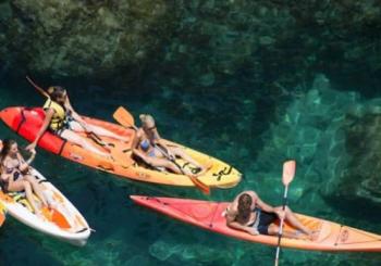 Excursión de kayak y esnórquel en La Costa Brava desde Barcelona