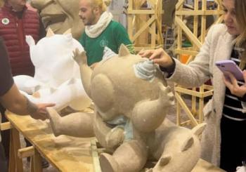 Visita y taller fallero en la Ciudad del Artista Fallero en Valencia