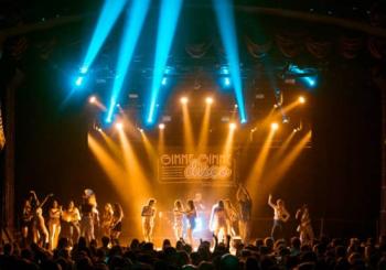 Gimme Gimme Disco: Eine Disco-Tanzparty, inspiriert von ABBA en Switzerland
