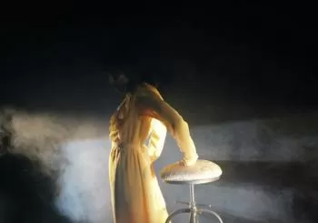 ESCENICA Hovering Cia Rosa Cerdo en el Contenedor Cultural en Málaga