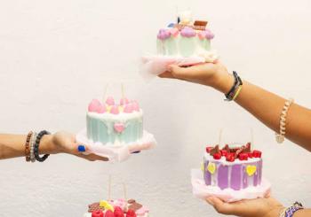 Taller de velas de repostería en Des Candles Studio en Barcelona