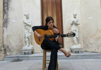 ÁNGELA ZARZUELA. Guitarra flamenca a Barcelona