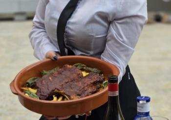 Menú de costillas BBQ para 2 con las mejores vistas a La Catedral de La Almudena en Madrid