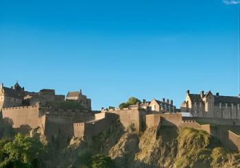 Edinburgh Rail Trip from London with Castle entry and Hop-on Hop-off bus