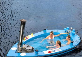 Hot Tub Boat Tour in London - London's most unique tour
