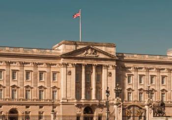 The Murder by Buckingham Palace (in English only) a London
