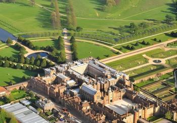 Hampton Court guided tour Full day and High Tea en London