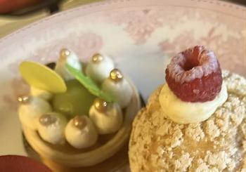 Royal neighbourhoods walk with luxury afternoon tea London