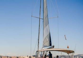 Excursión en velero con taller de vermut en Barcelona