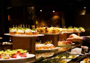 Menú 16 pintxos donostiarras + botella en Euskal Etxea a Barcelona