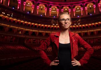 Die Orgel-Queen Anna Lapwood en Bremen