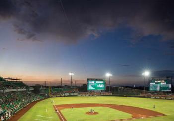 Leones de Yucatán vs Bravos de León, Serie 1 Juego 3 en Mérida