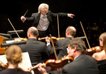 Tschechische Symphoniker Prag & Coro di Praga | Carmina Burana en Berlin