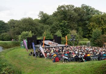 DIE ARTVERWANDTEN & UKULELENORCHESTER - Gastspiel a Bremen