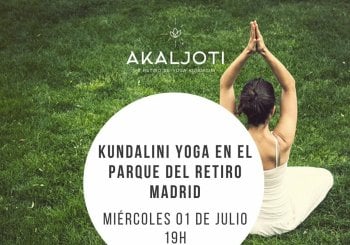 Clase de Yoga en el Parque del Retiro en Madrid