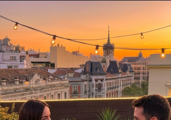 Wine Wednesdays: cata de vinos autoguiada en Safestay Gato Nómada en Madrid