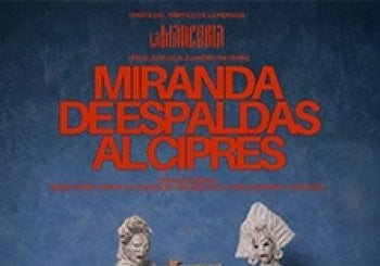 Miranda de Espaldas al Ciprés en Madrid