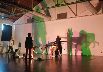 Taller familiar 'Cossos i llum. Moviment i ombres' amb Anna Rubirola i Álvaro Castillo a Barcelona