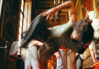 Heritage in motion : l’Hôtel de ville de Bruxelles raconté par des acrobates Brussels