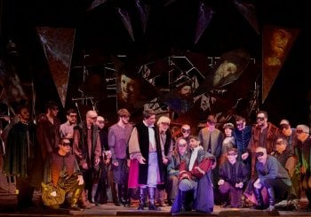 Ópera Rigoletto Hesperian y Telón en Jaén