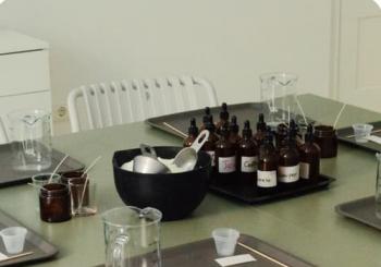Make Two Perfumed Candles in Berlin