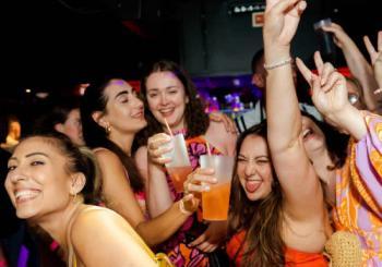 Faro Pub Crawl: 6 bebidas, jogos e entrada VIP Algarve