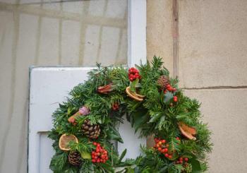 Christmas wreath making workshop at Fulham Palace a London