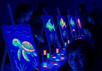 PINTA LUZ – Taller de pintura neón para niños y familias en Madrid