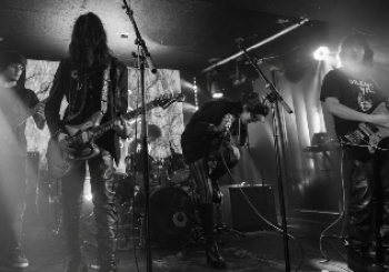 DOGTEEH + FIEBRE DE LAS MONTAÑAS ROCOSAS - El Perro - en Madrid