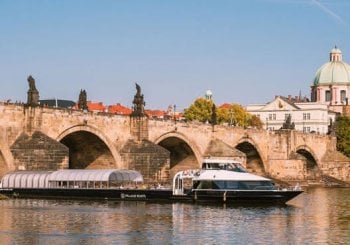 Almuerzo crucero con comida y música directo Praga