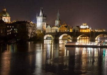 Cena?crucero con comida y música directo Praga