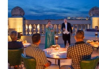Ópera al aire libre y aperitivo en la Terrazza Borromini en Roma