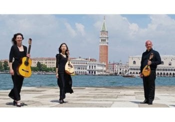 El encanto de la mandolina italiana en la iglesia anglicana de San Jorge en Venecia